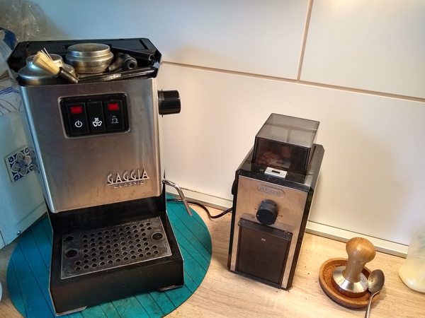 Gaggia Classic 2015 and De’Longhi grinder